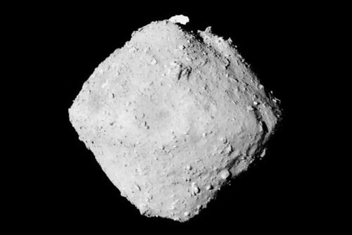 日本隼鸟2号探测器拍摄的“龙宫”小行星。图片来源:隼鸟2号