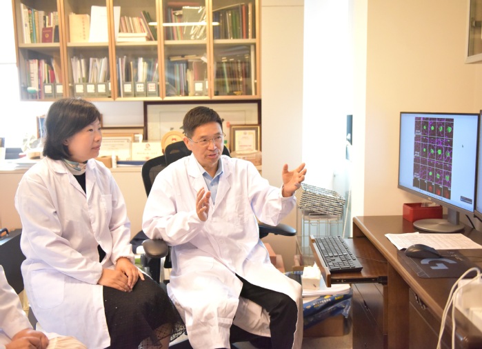 张宪省和苏英华。山东农大供图